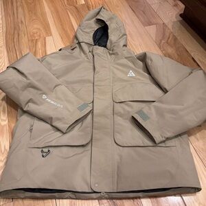 Nike ACG PrimaLoft Skull Peak Storm-FIT Jacket Khaki FV8681 247 Men’s SMALL